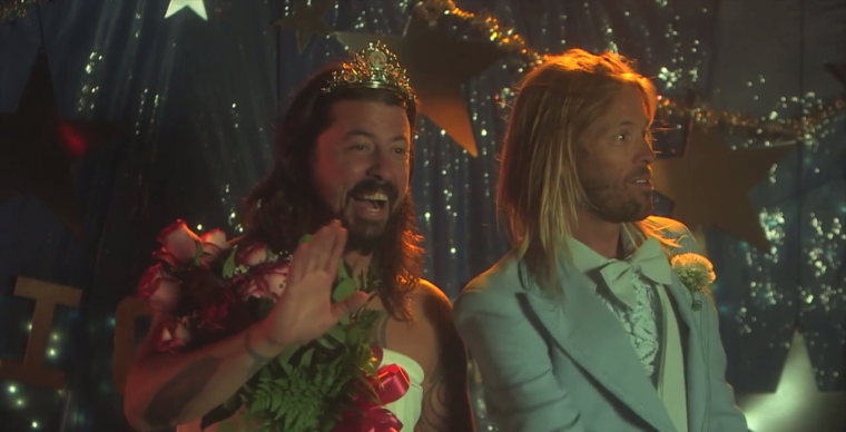 FOO FIGHTERS TAKE ICE BUCKET CHALLENGE TO A WHOLE NEW LEVEL