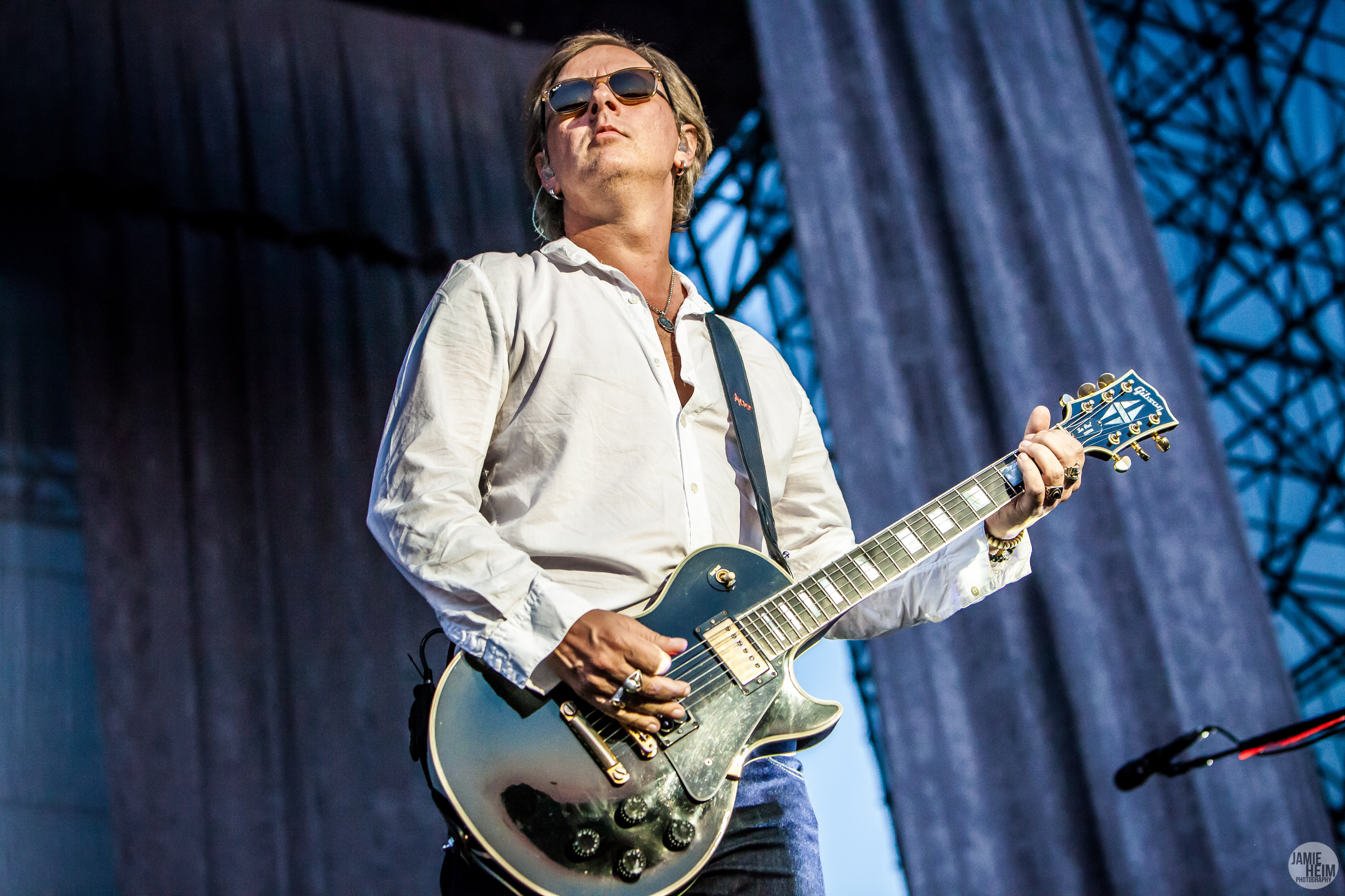 Alice In Chains Guitarist Jerry Cantrell Signs With Gibson