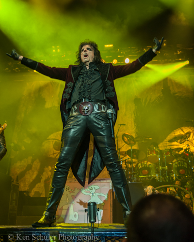 Concert Review: Spending ‘A Paranormal Evening With Alice Cooper’
