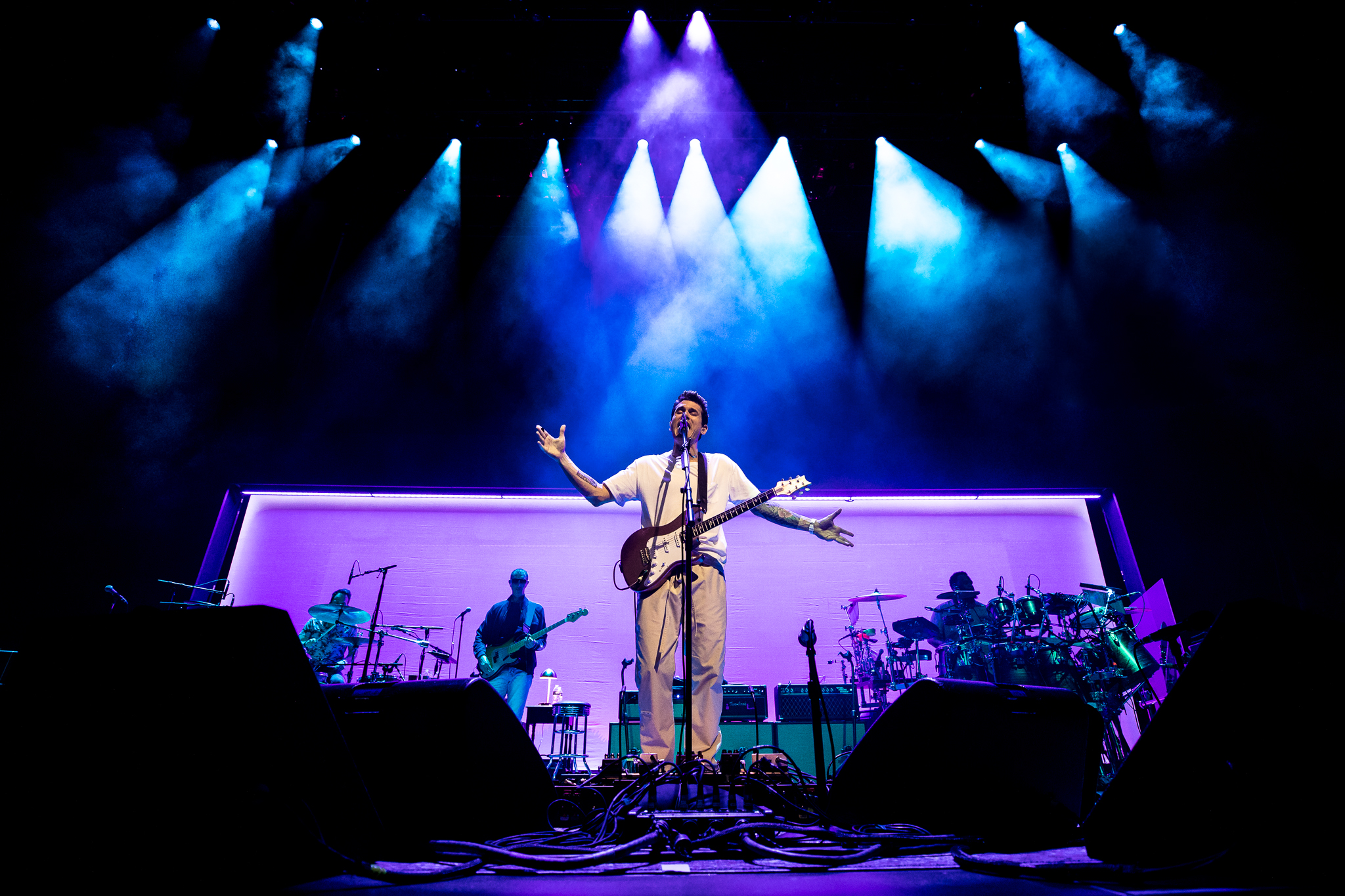 John Mayer, Stretching His Legs On A Summer Tour, Is Still Sharp