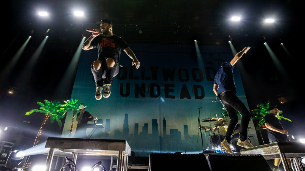 Hollywood Undead live