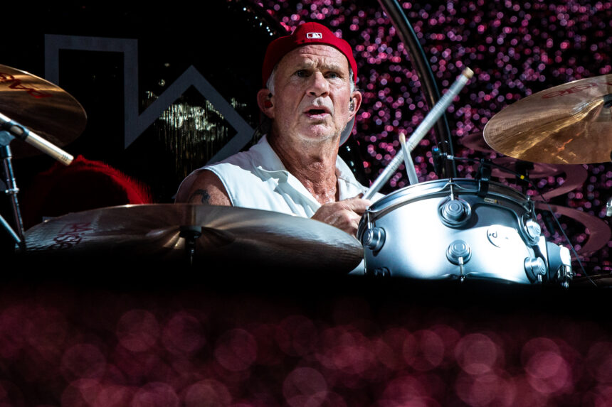 Red Hot Chili Peppers Unleash Unlimited Jams at MetLife Stadium Show ...