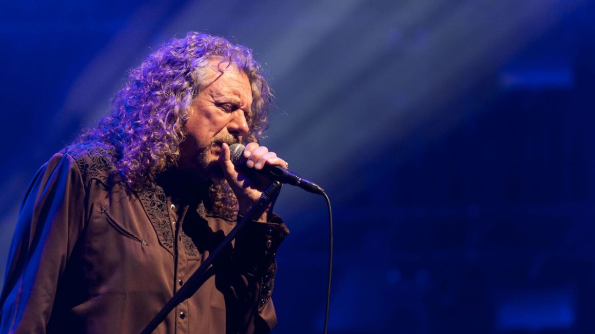 Watch Led Zeppelin’s Robert Plant Sing “Stairway to Heaven” for the ...