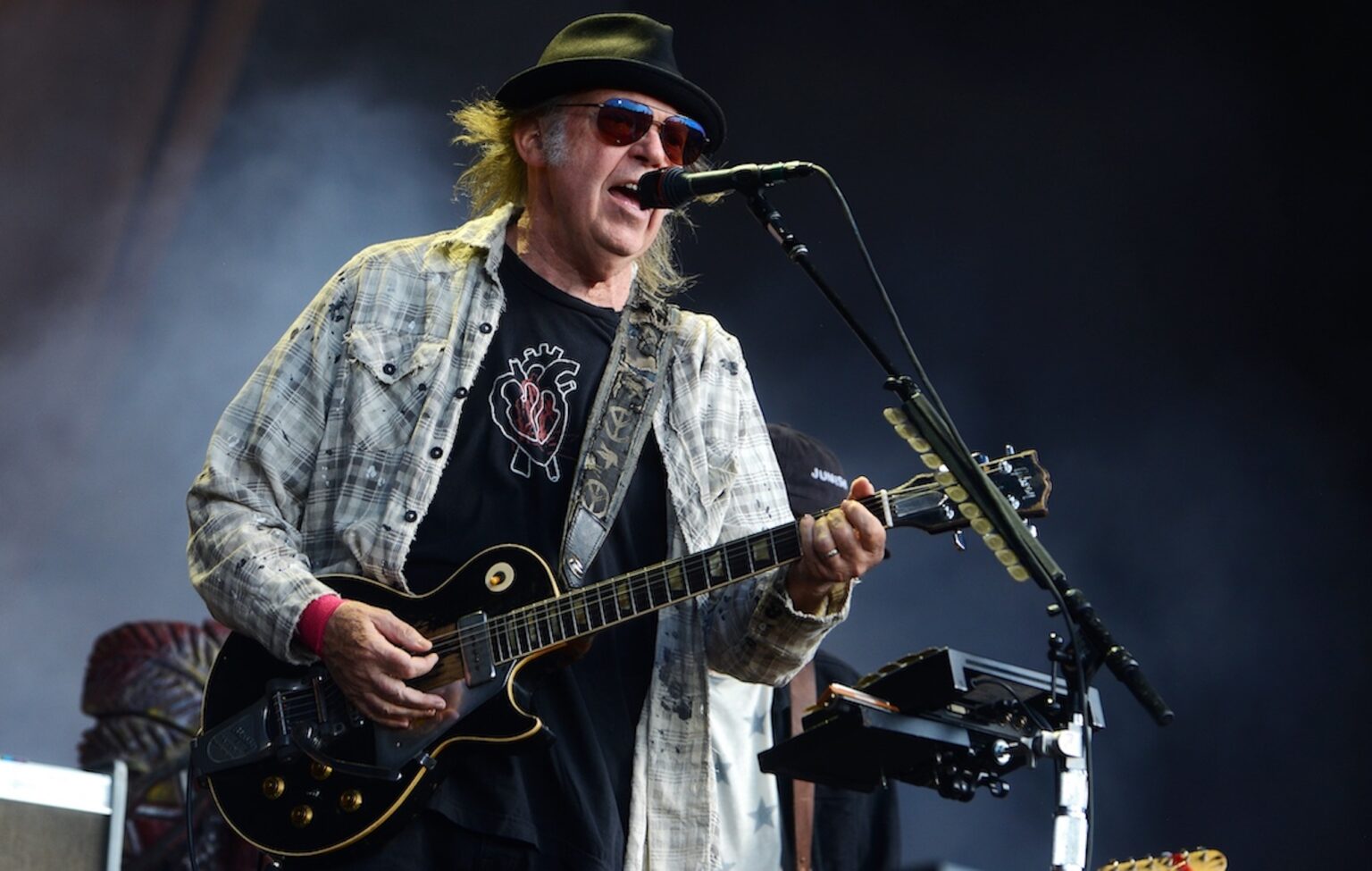 Neil Young and Crazy Horse Announce 2024 Tour