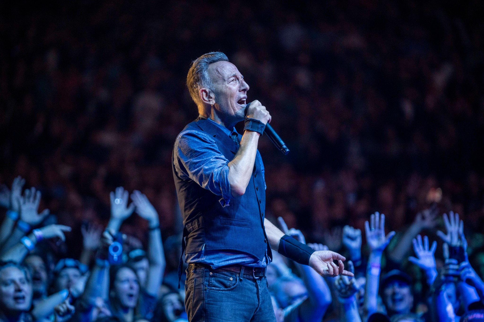 Bruce Springsteen Postpones Upcoming Concerts Due to Vocal Issues - Pop ...