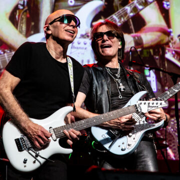 Joe Satriani Steve Vai SATCHVAI Band