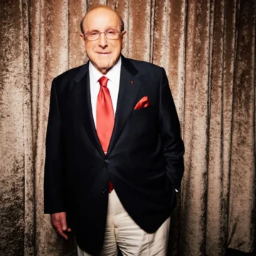 Clive Davis dead at 94