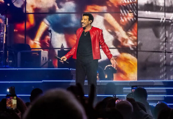Lionel Richie hospitalized ICU 2026